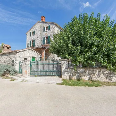 Karmen 3 ヴィラ ポレッチ